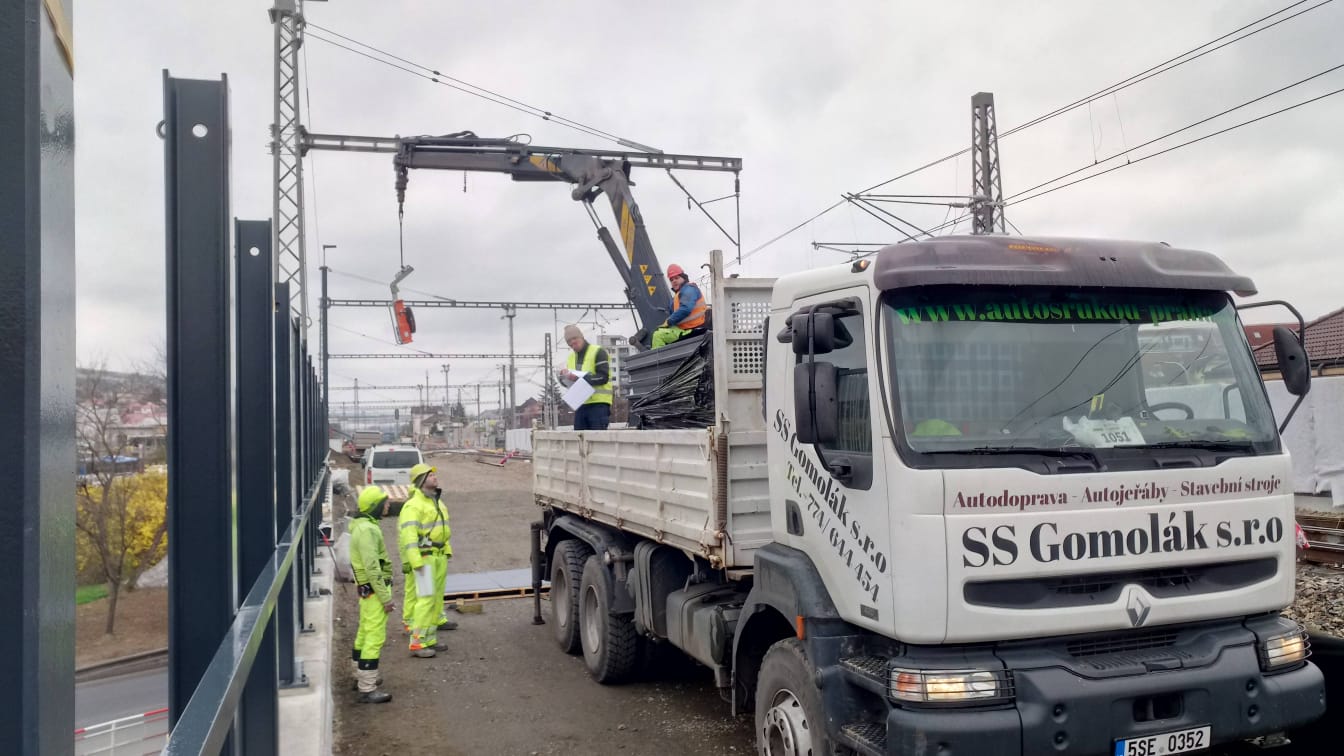 Nákladní vozidla – odvoz zeminy a sutě