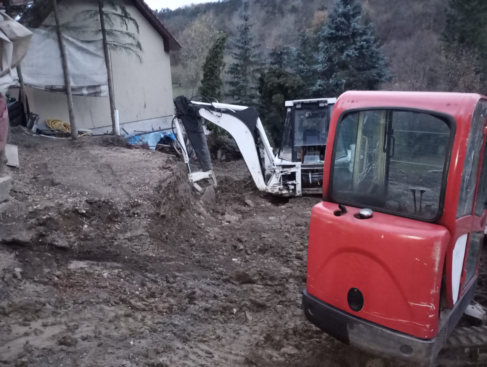 Výkopy pro inženýrské sítě a přípojky